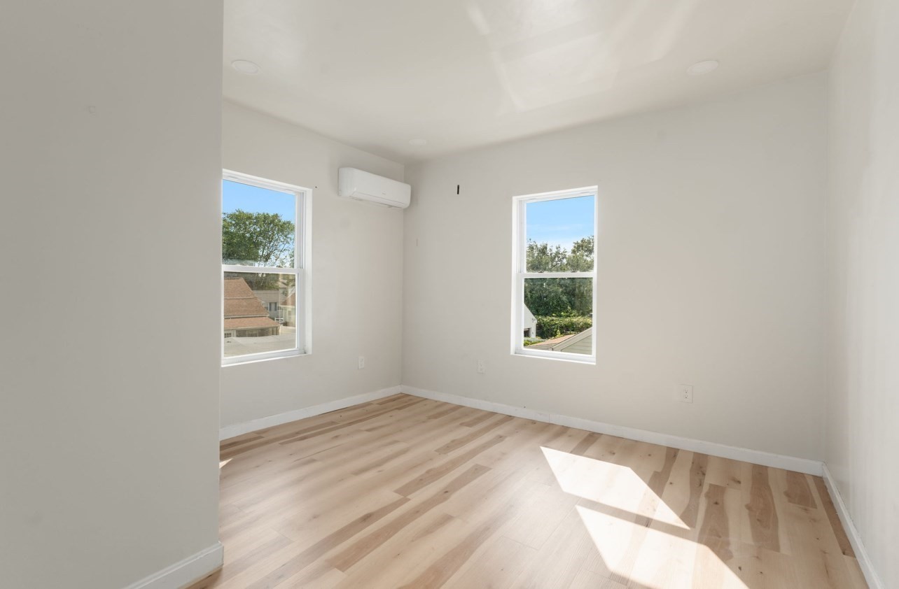 458-460 Smithfield Ave Property Photo 5