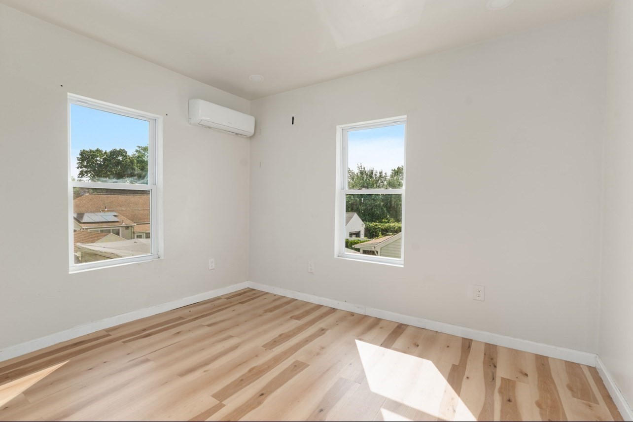 458-460 Smithfield Ave Property Photo 6