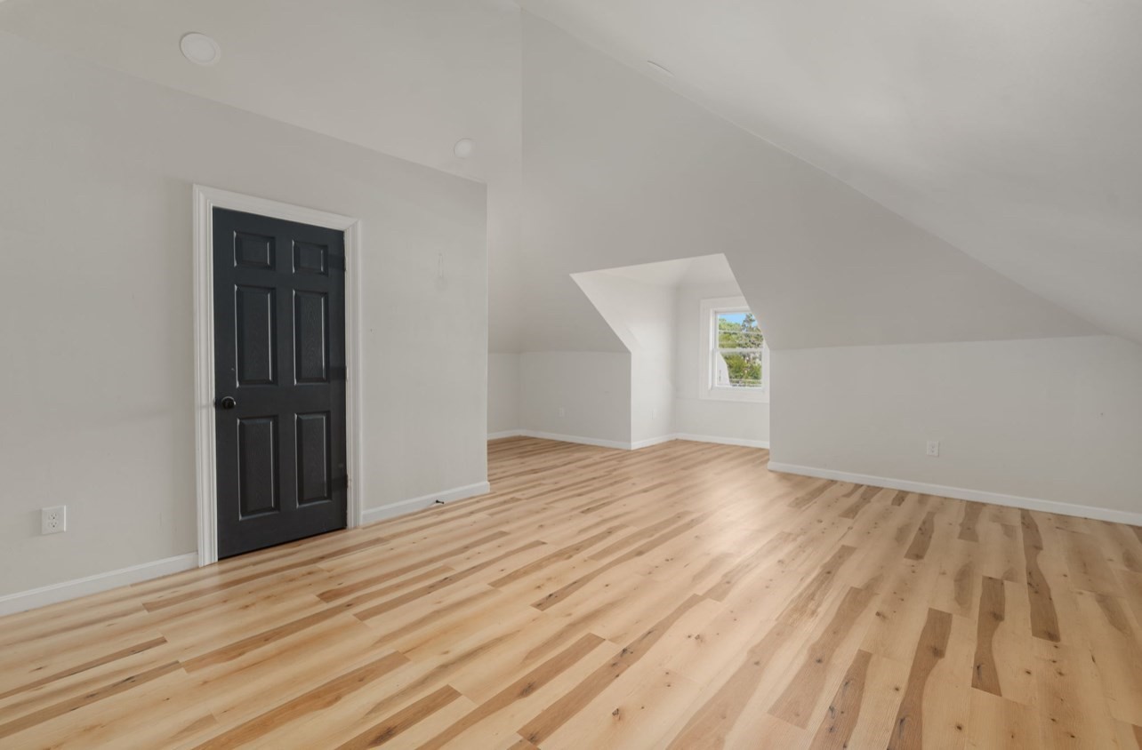 458-460 Smithfield Ave Property Photo 11