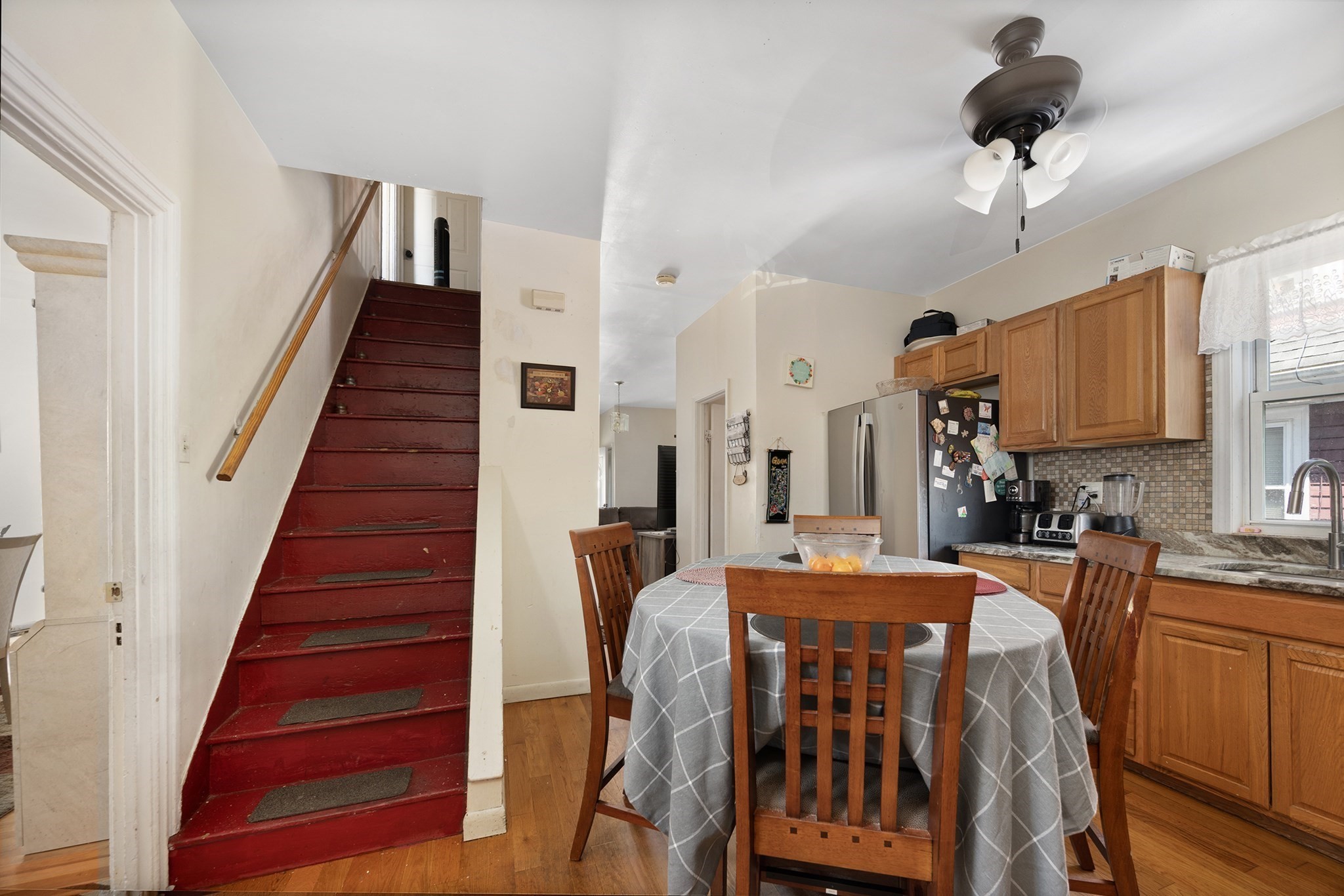 292 California Ave Property Photo 16