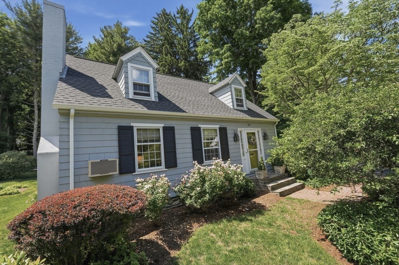 143 Richmond Avenue Property Photo 37