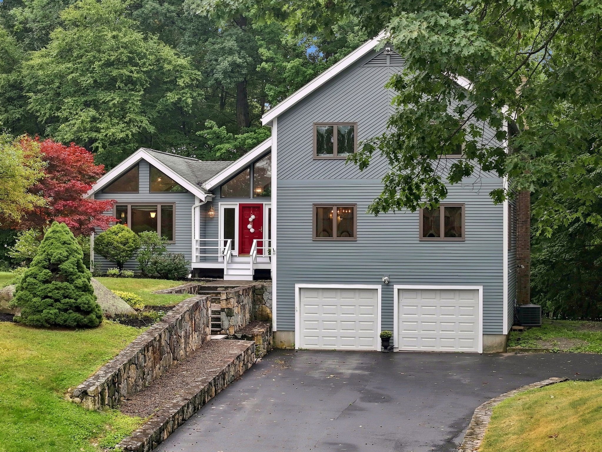 1 Utica Dr Property Photo 1