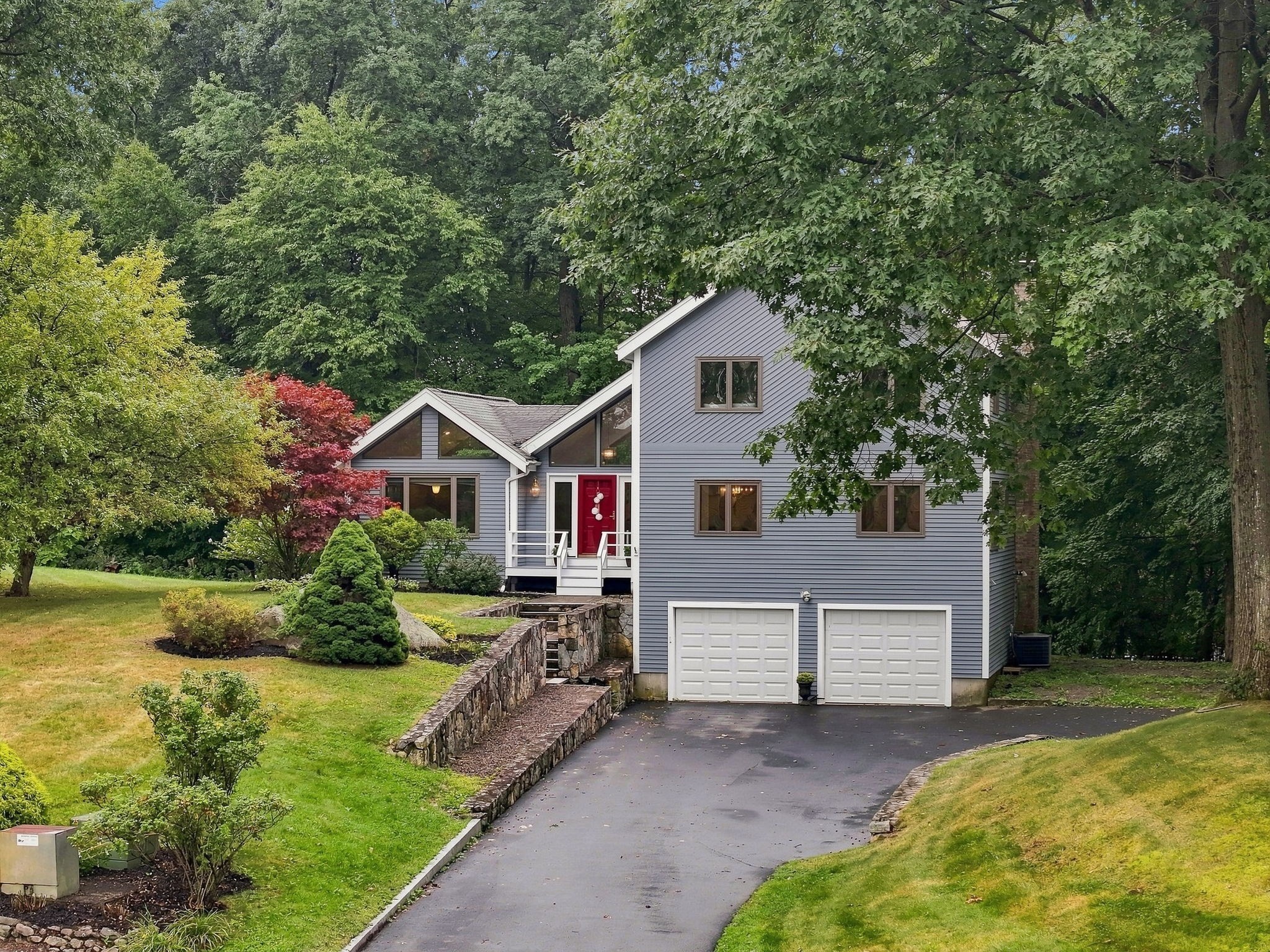 1 Utica Dr Property Photo 2