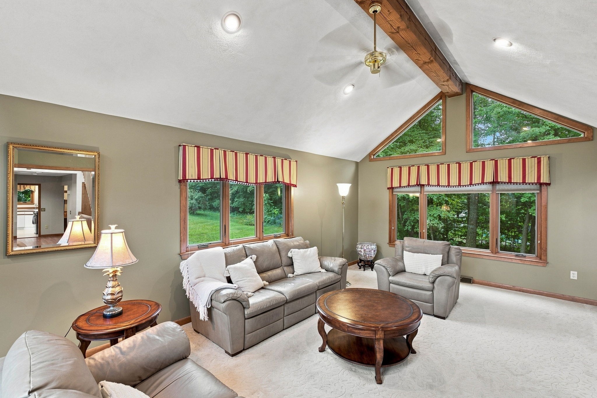 1 Utica Dr Property Photo 6