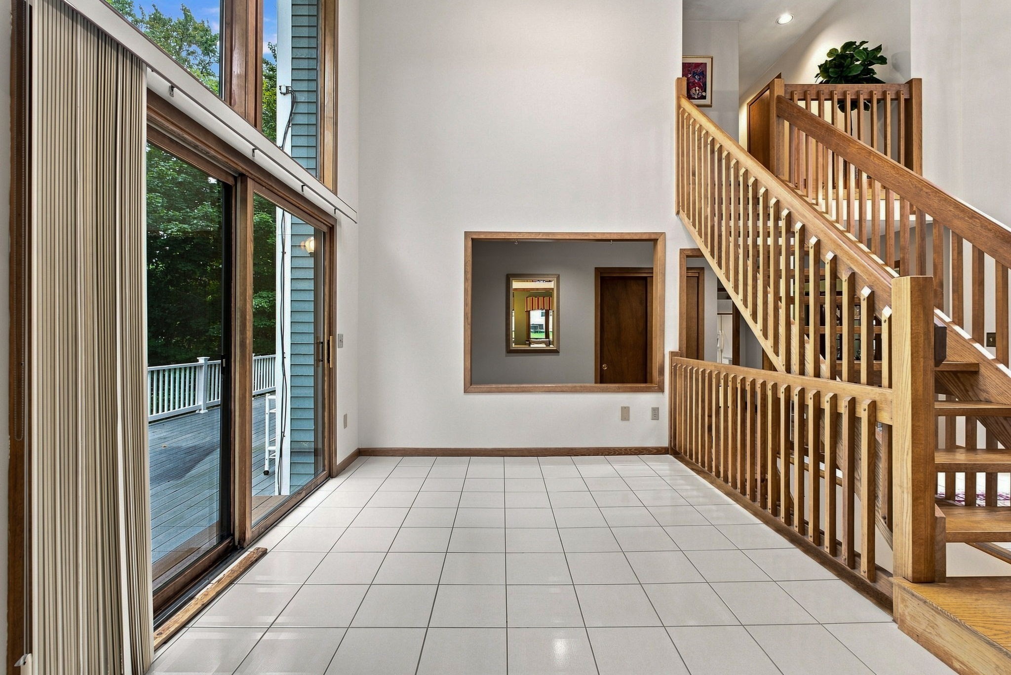 1 Utica Dr Property Photo 8