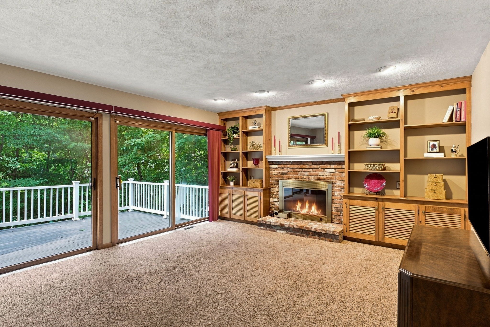 1 Utica Dr Property Photo 18