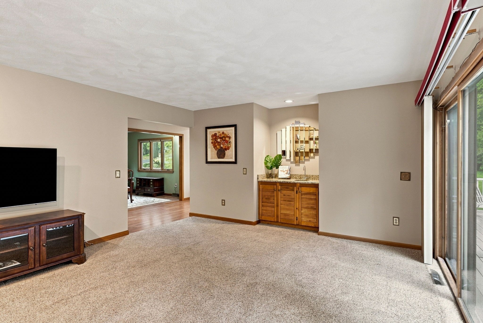 1 Utica Dr Property Photo 19