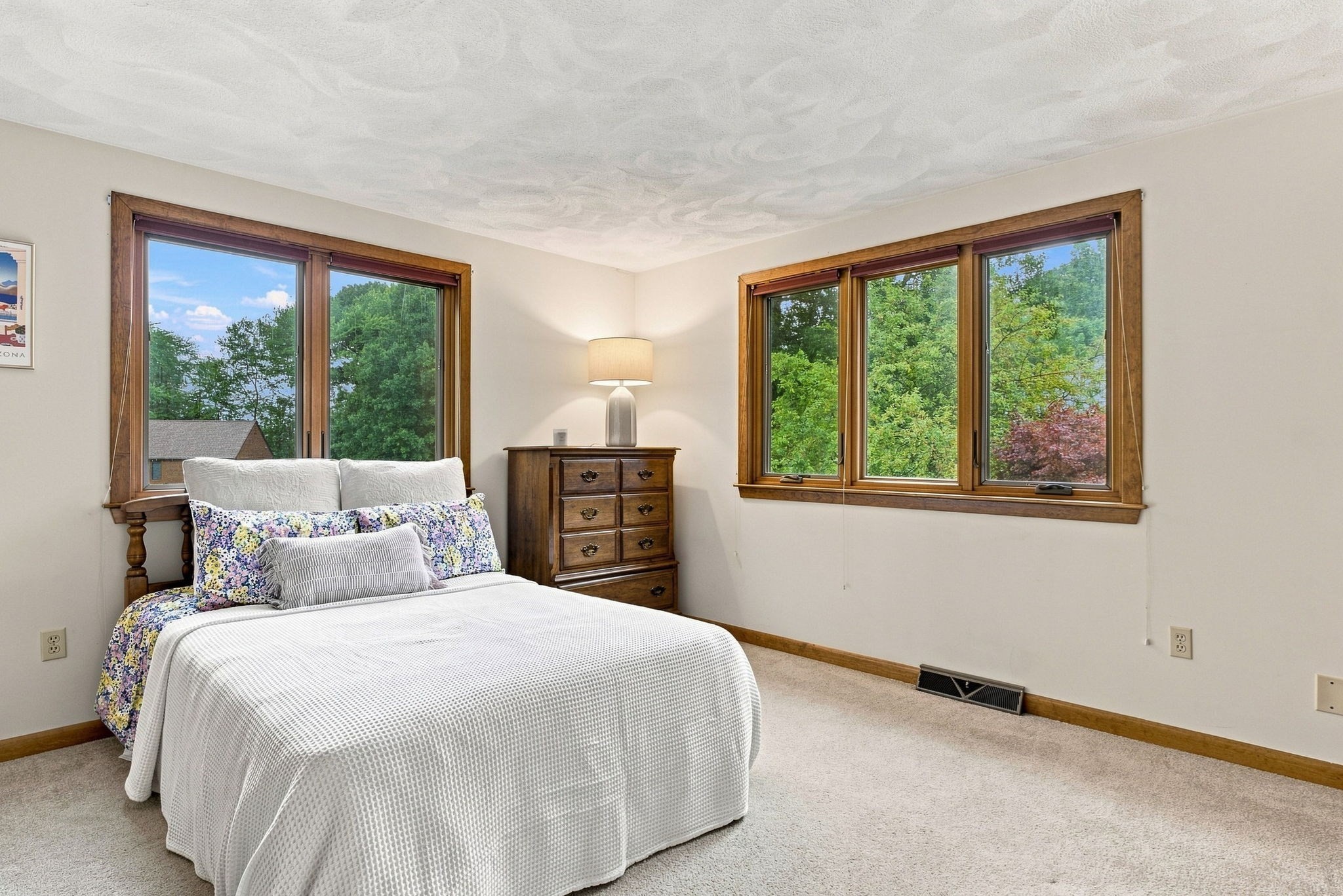 1 Utica Dr Property Photo 25