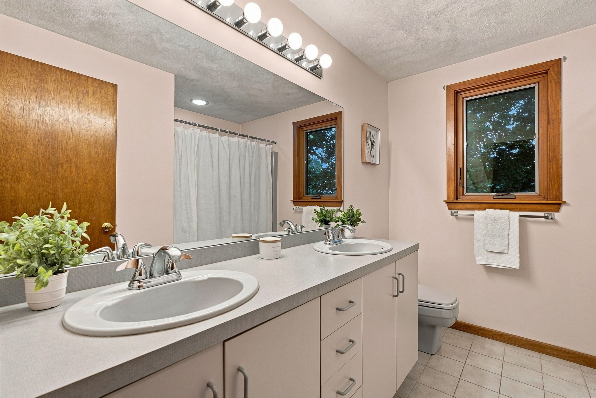 1 Utica Dr Property Photo 27