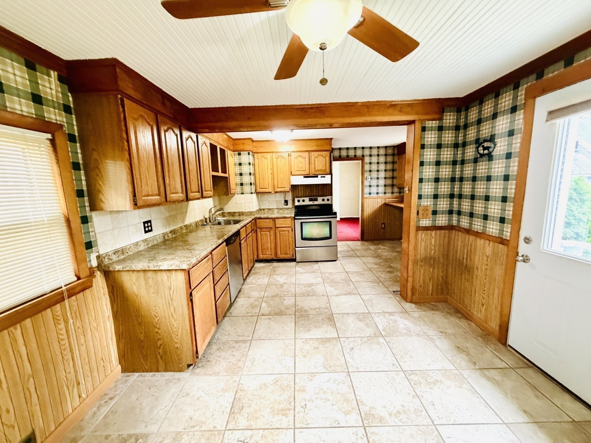 433 Gifford Street Property Photo 7