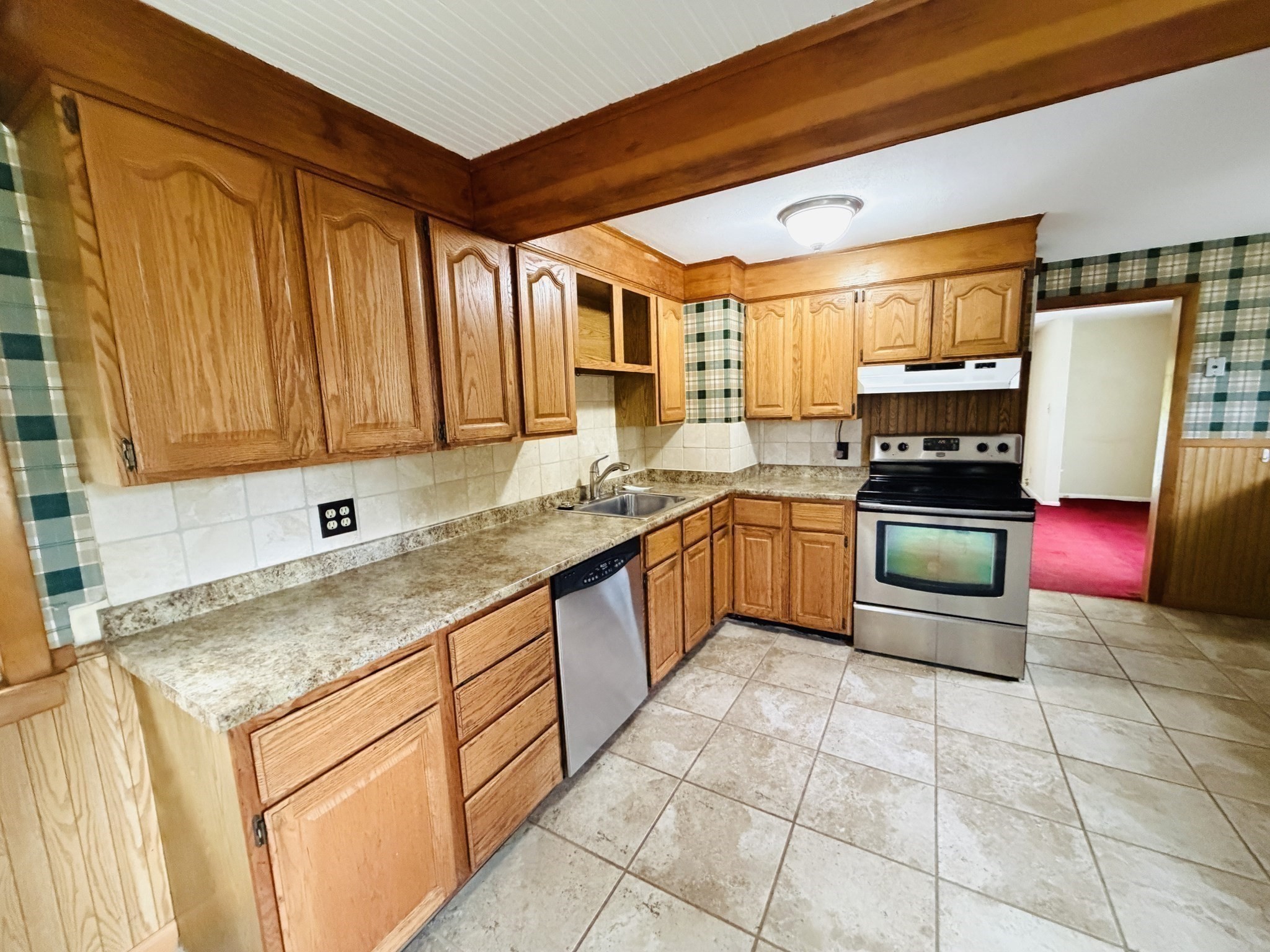 433 Gifford Street Property Photo 9