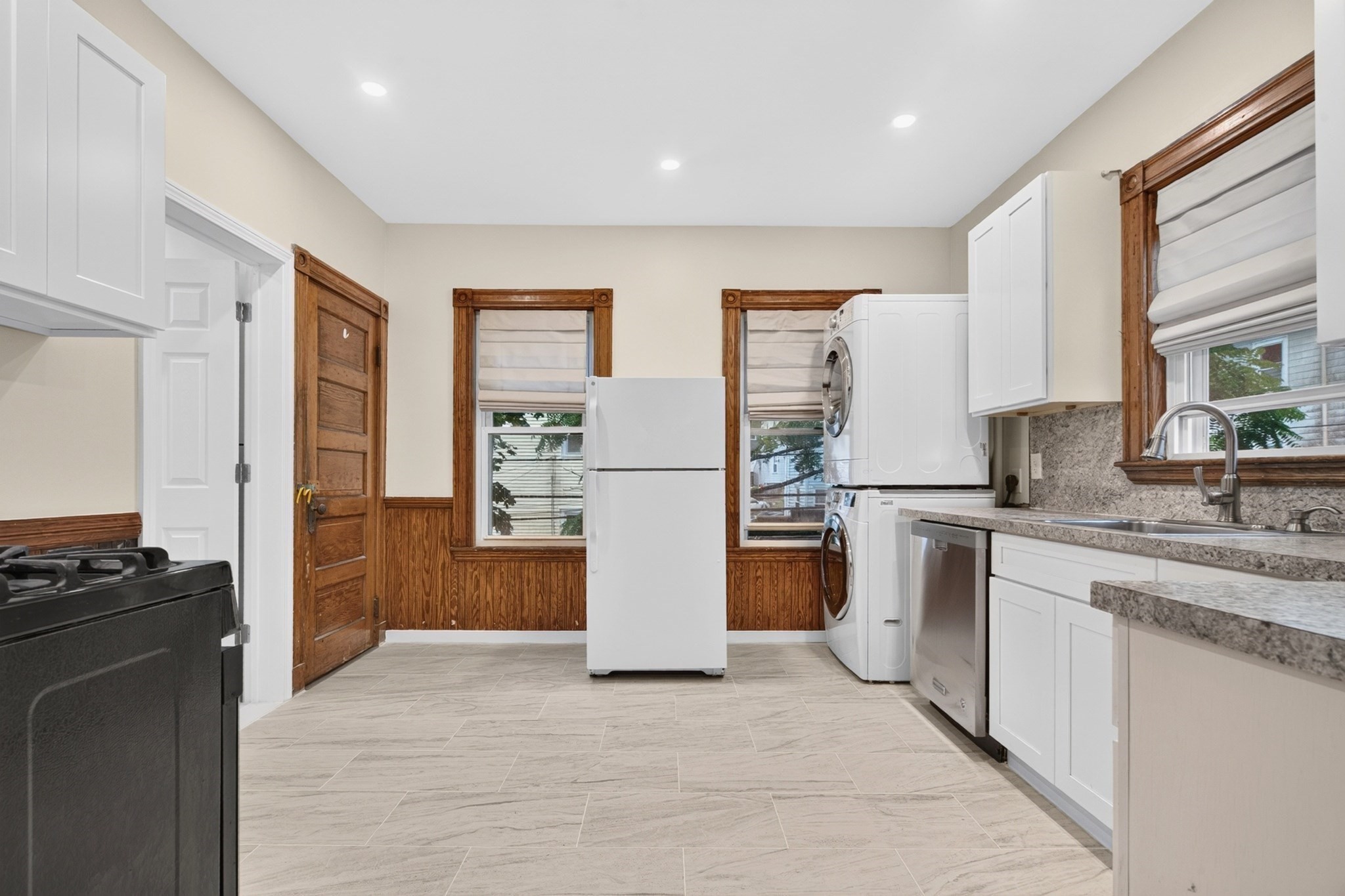45 Edwin St # 2 Property Photo 3