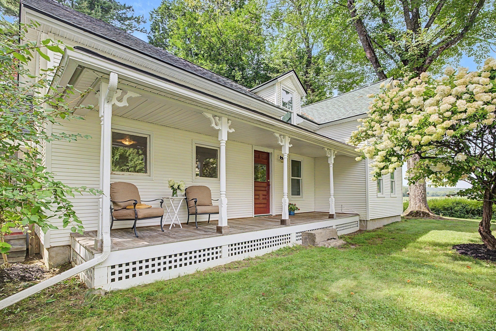 293 Meadow Rd Property Photo 3