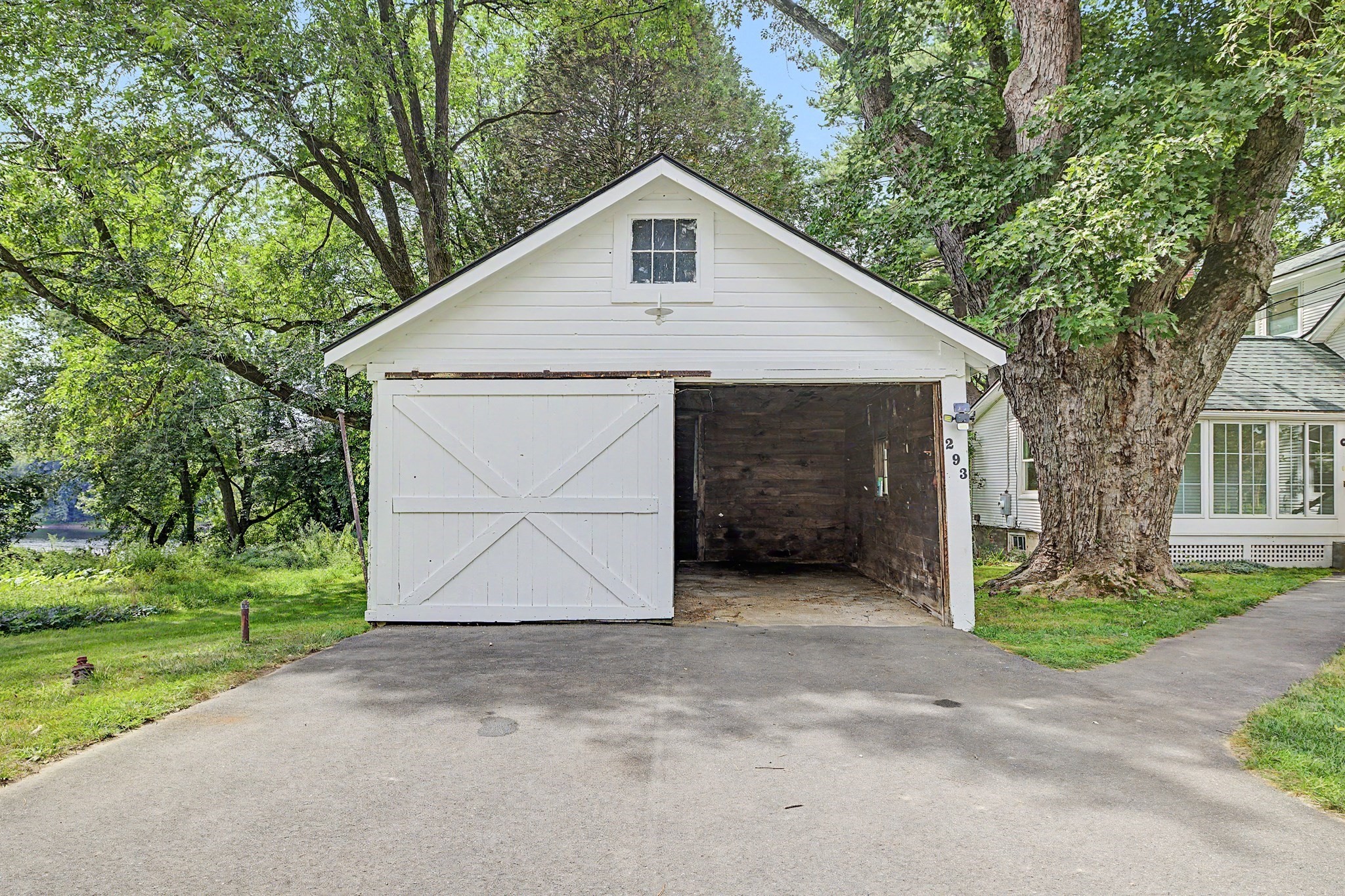 293 Meadow Rd Property Photo 5
