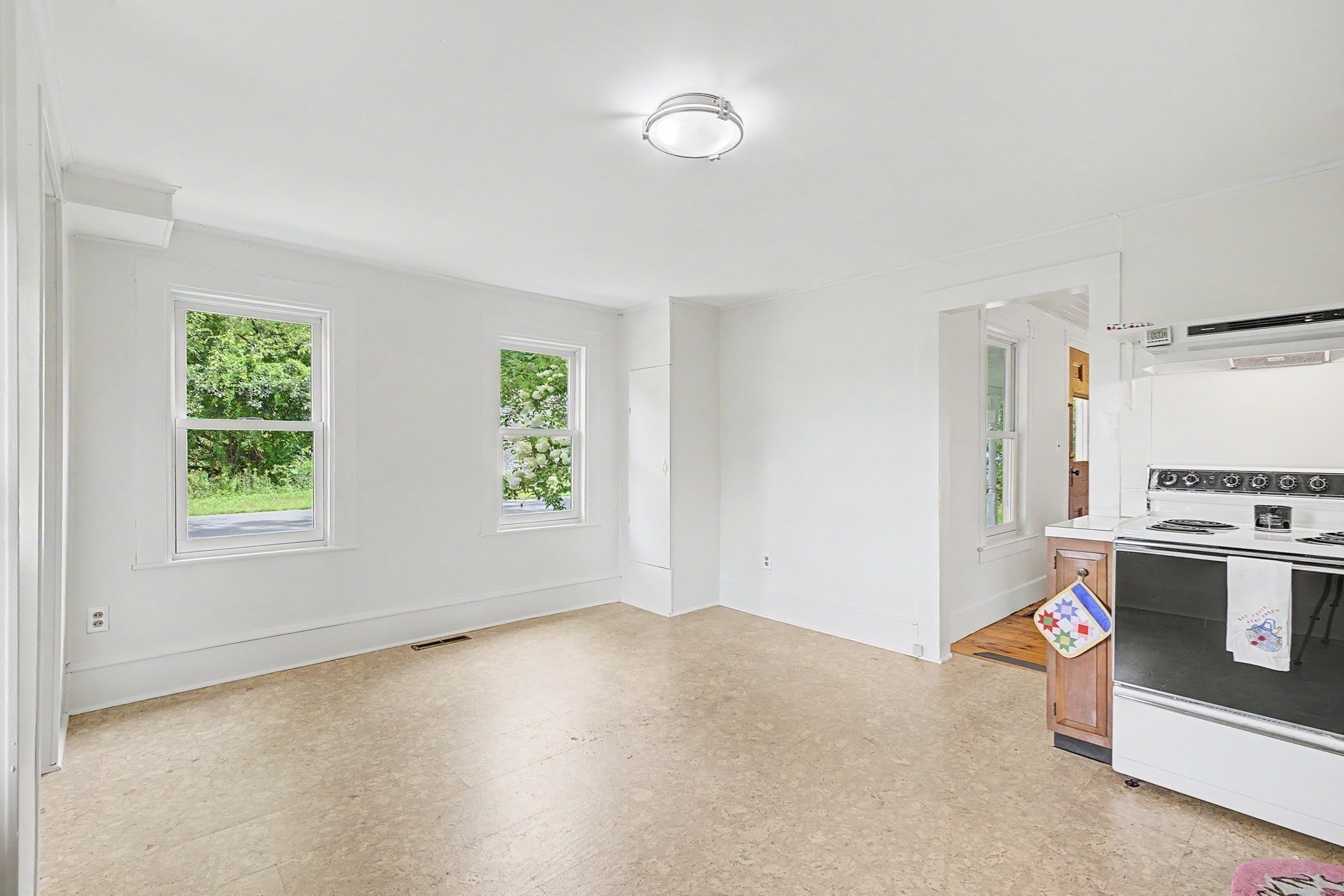 293 Meadow Rd Property Photo 12