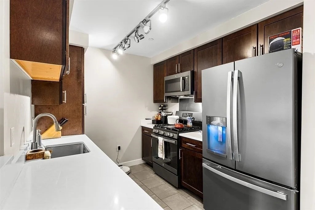 130 John St # 459 Property Photo 3