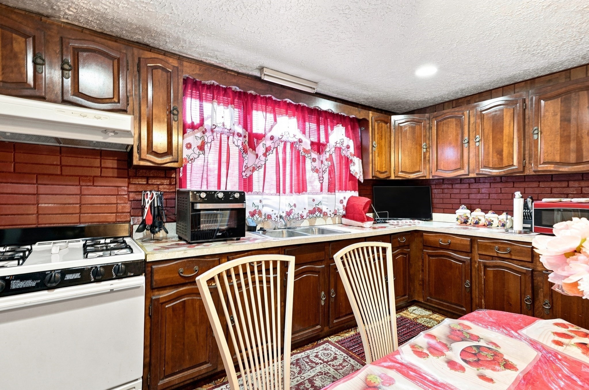 75 Woodrow Avenue Property Photo 7