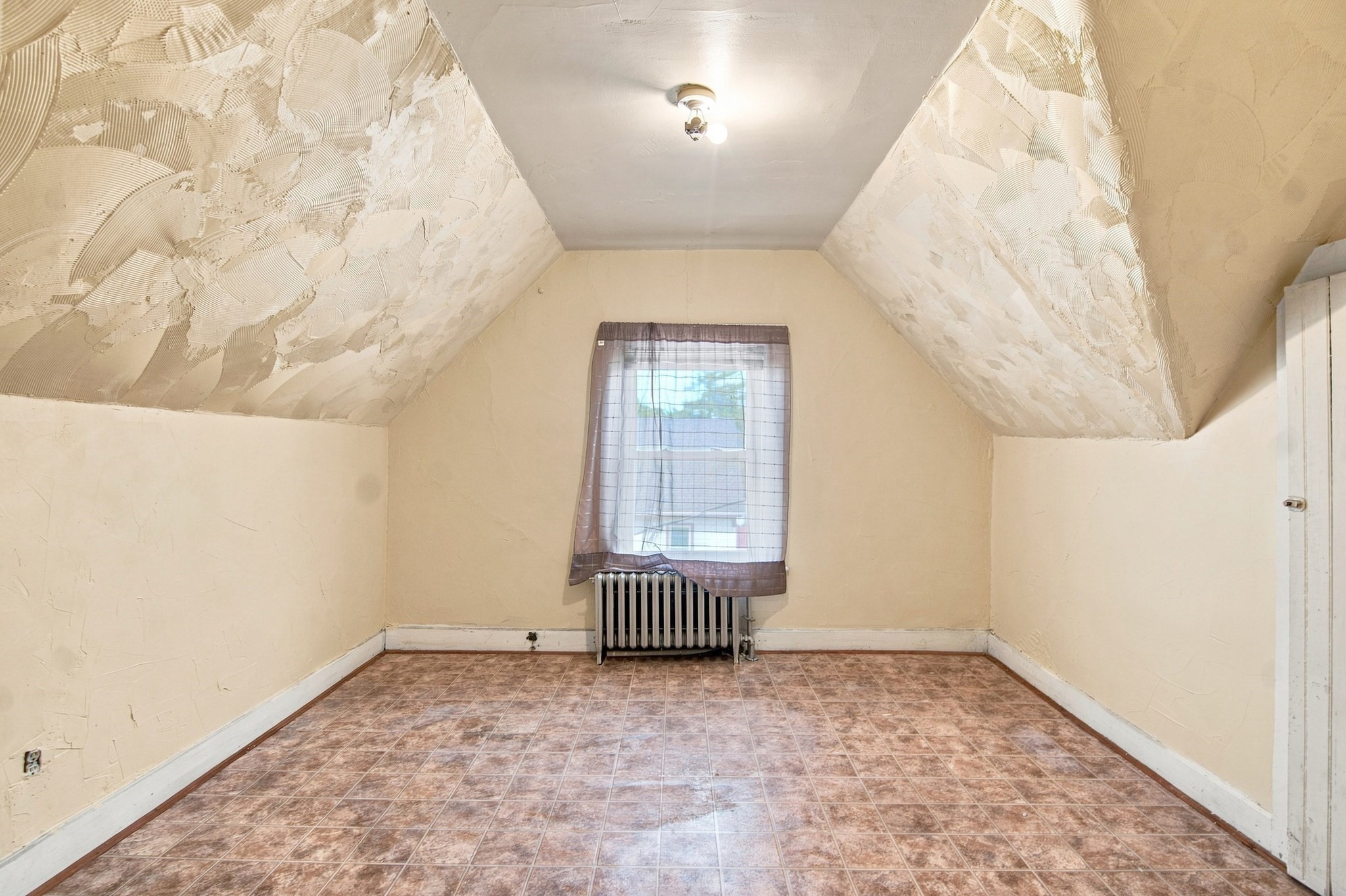 75 Woodrow Avenue Property Photo 16