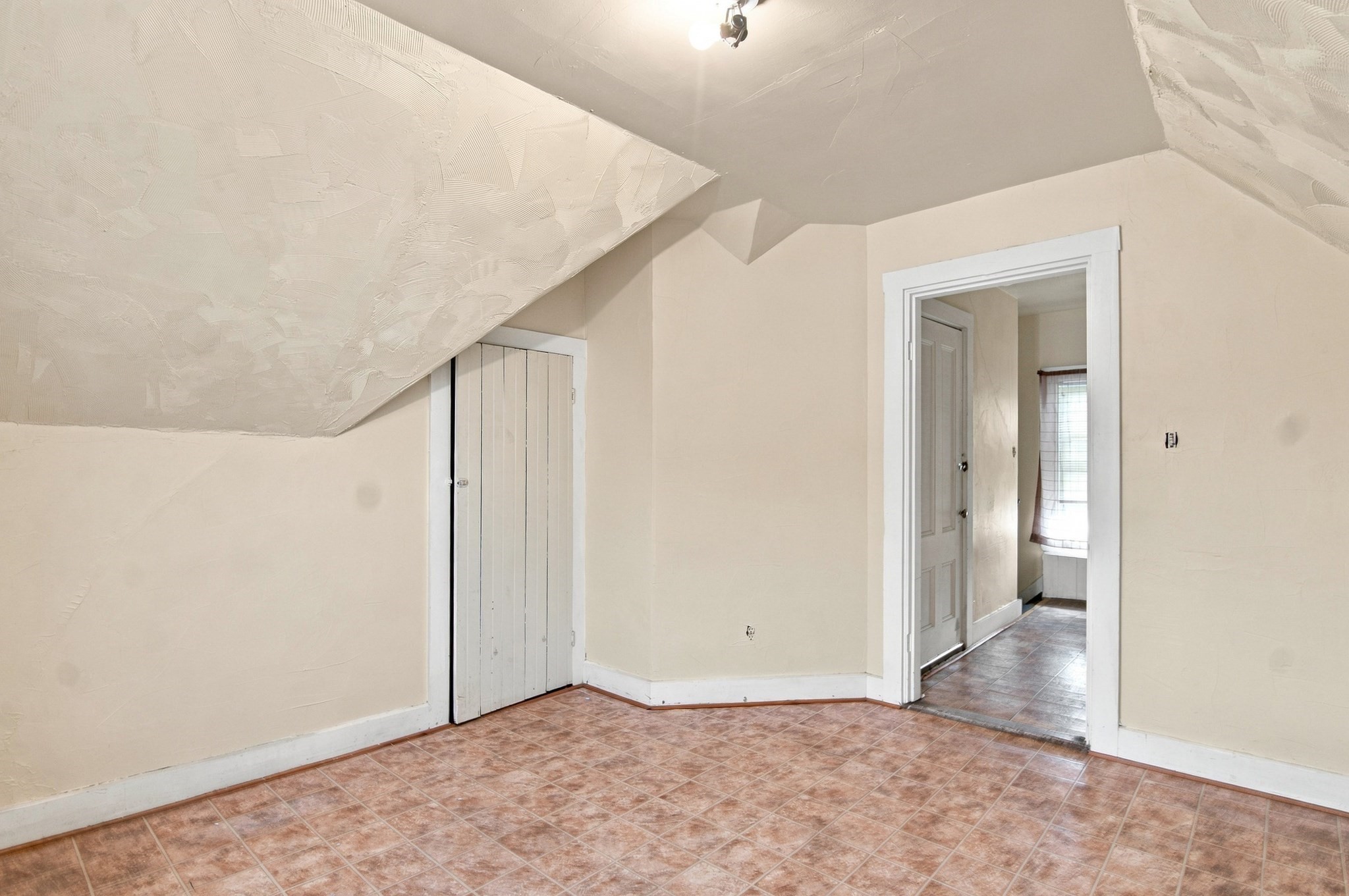 75 Woodrow Avenue Property Photo 17