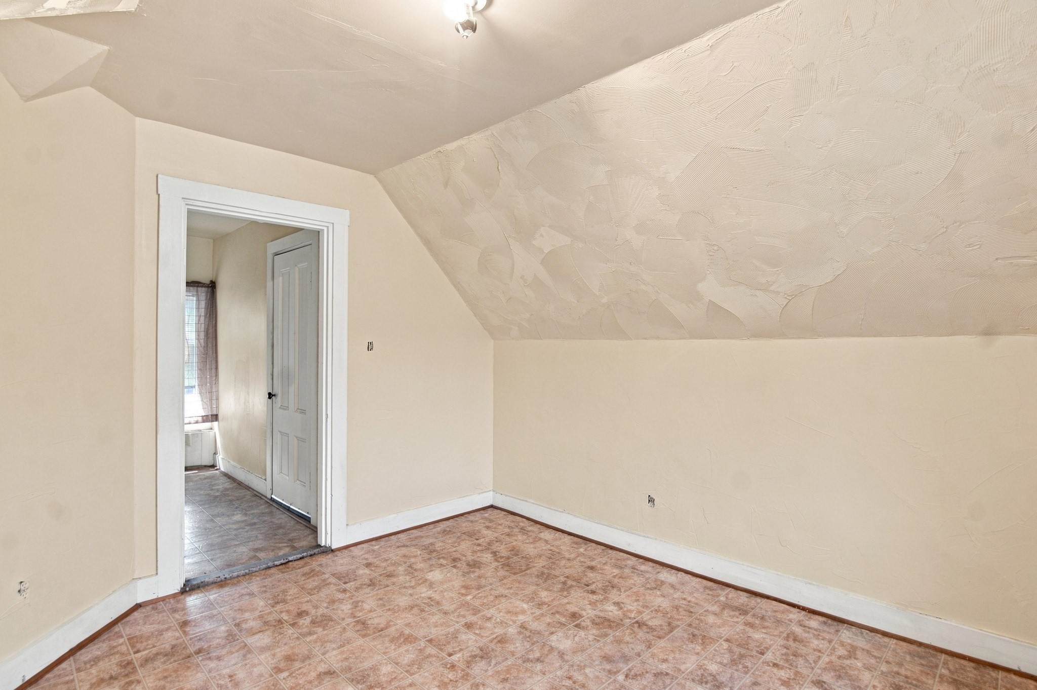 75 Woodrow Avenue Property Photo 18