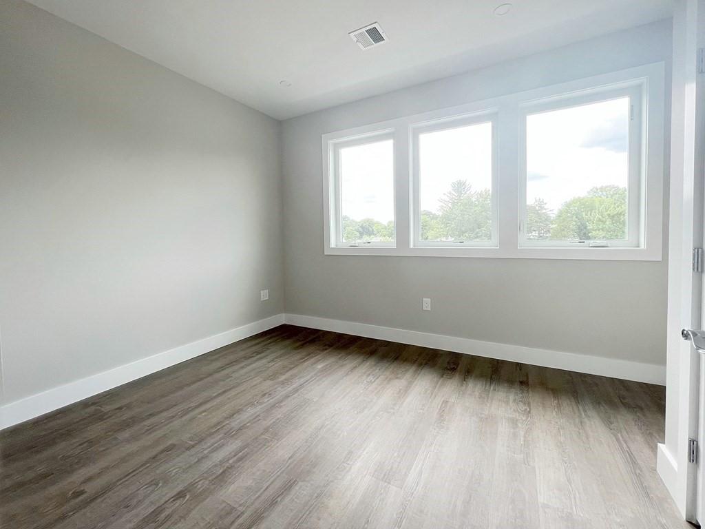 80 Bridge St # 305 Property Photo 12