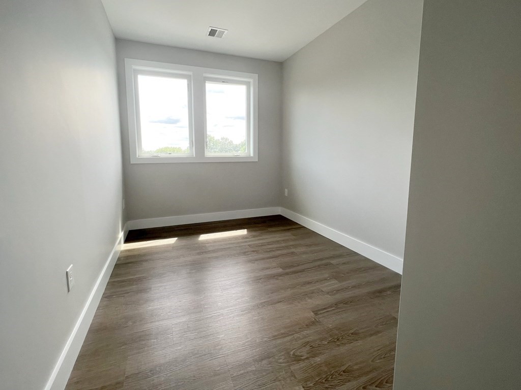 80 Bridge St # 305 Property Photo 15