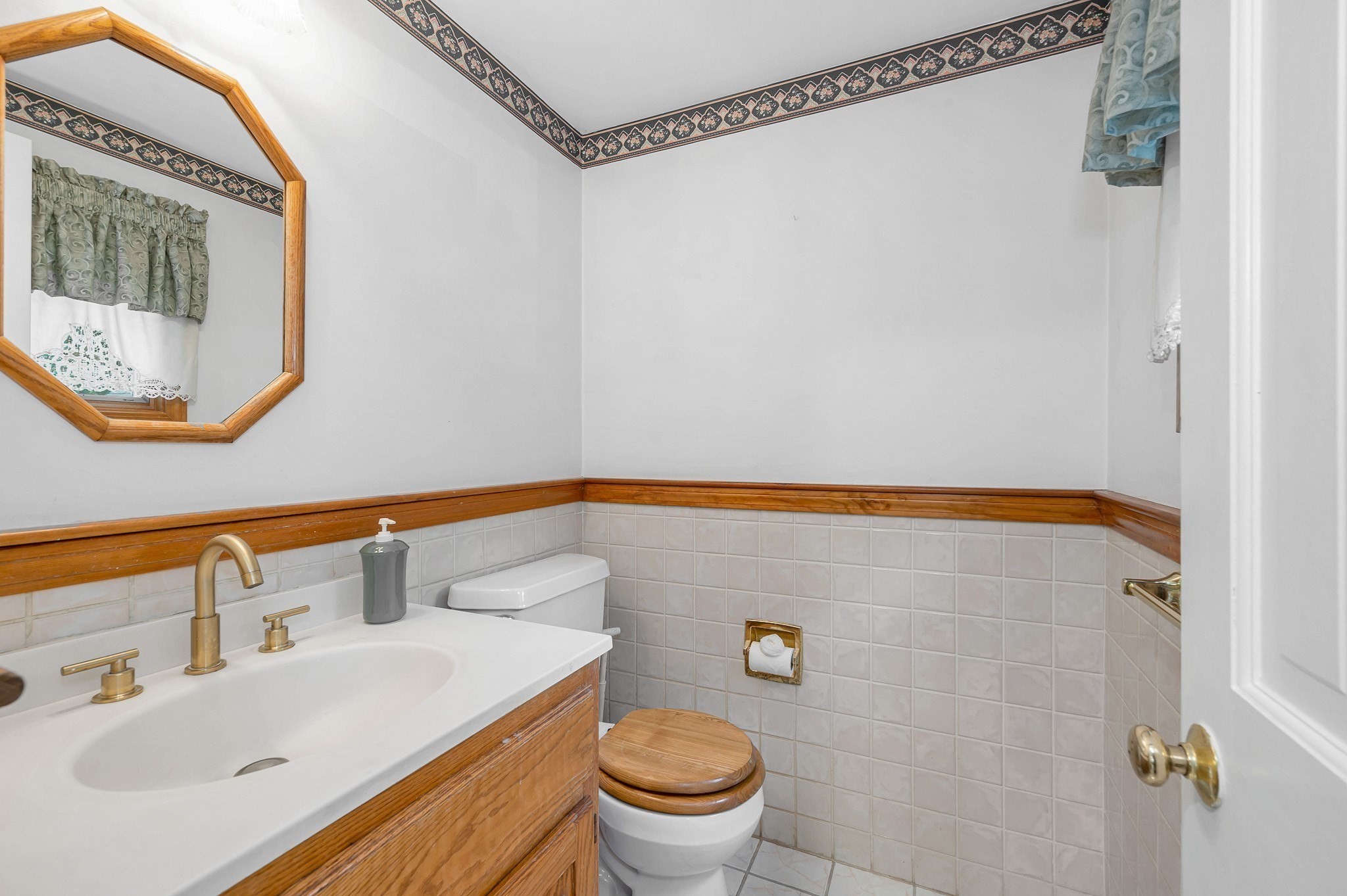 30 Woodrow Ave Property Photo 8