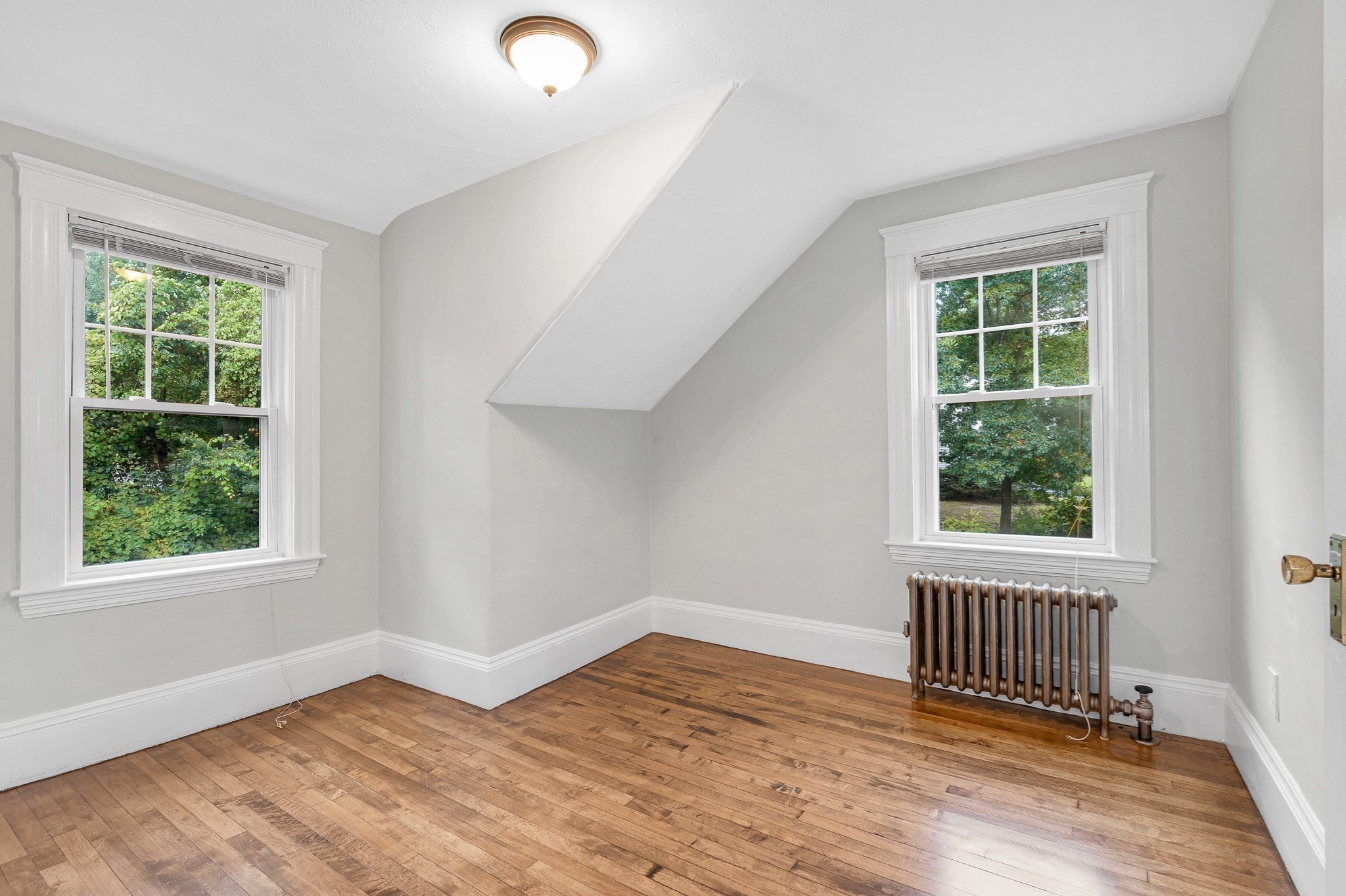 30 Woodrow Ave Property Photo 11