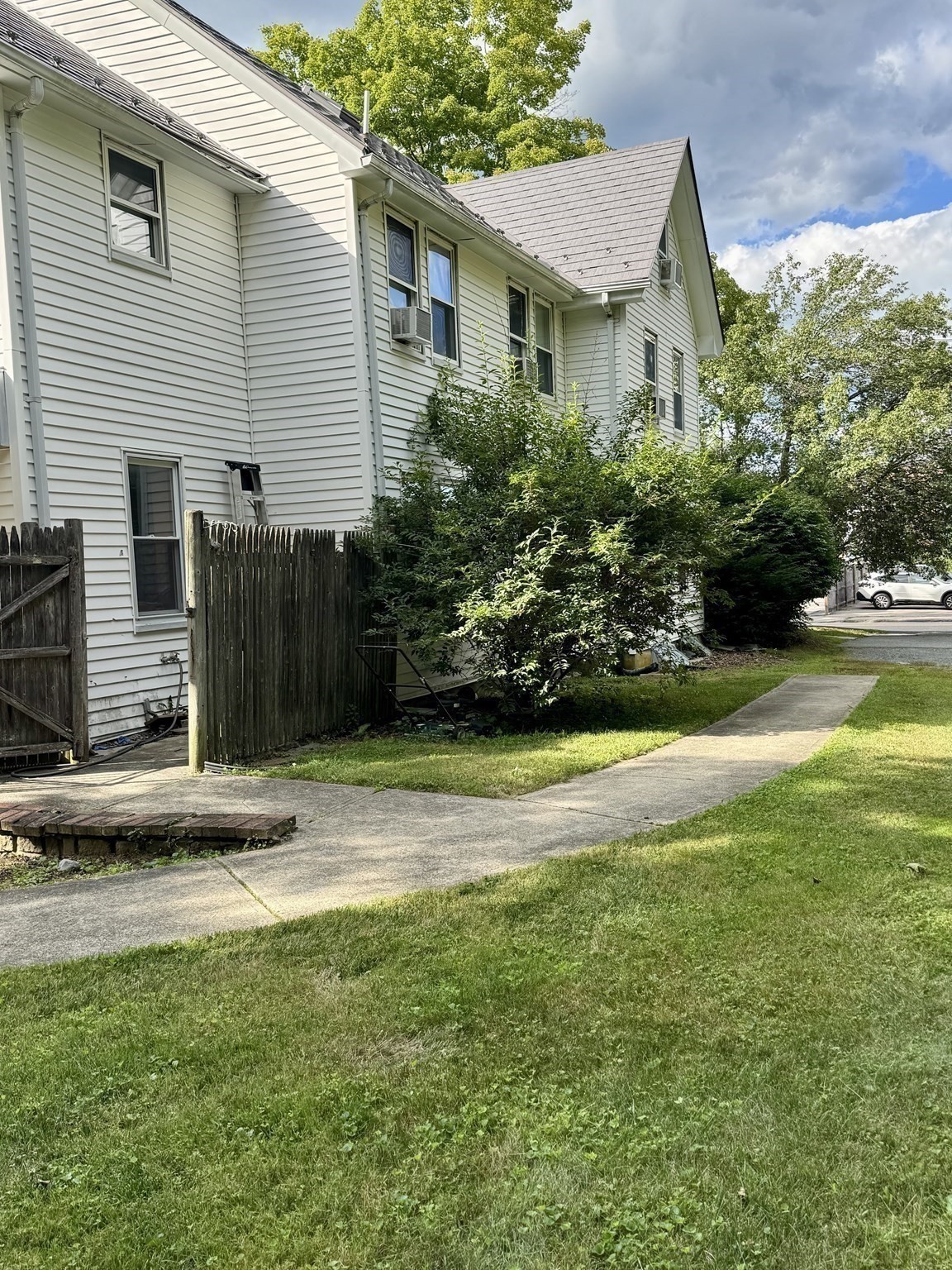 33 E Chestnut St Property Photo 4