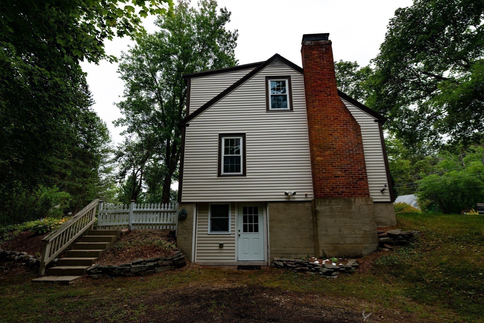 81 Winchester St Property Photo 3
