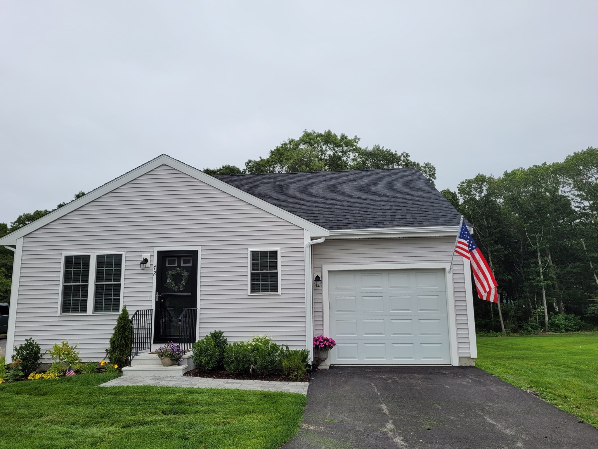 6 Bumblebee Dr. Property Photo 2