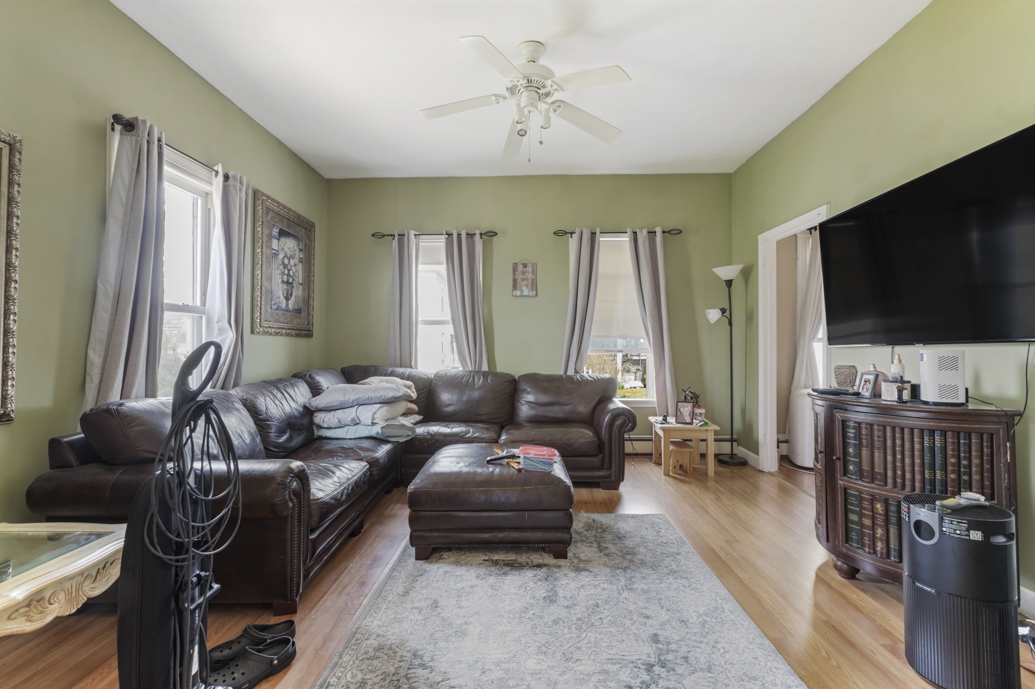 381 Pine St Property Photo 7