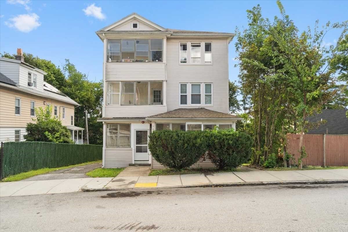 121 Illinois St Property Photo 1