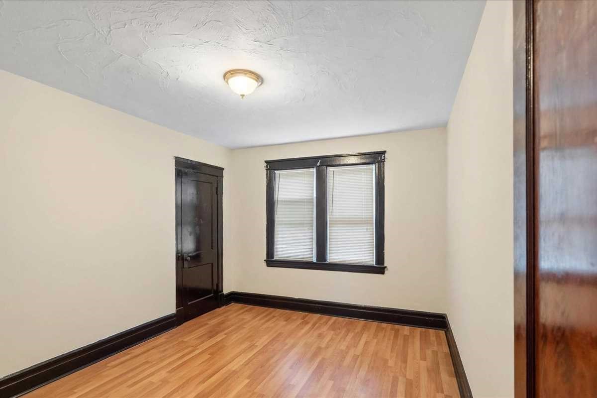 121 Illinois St Property Photo 18