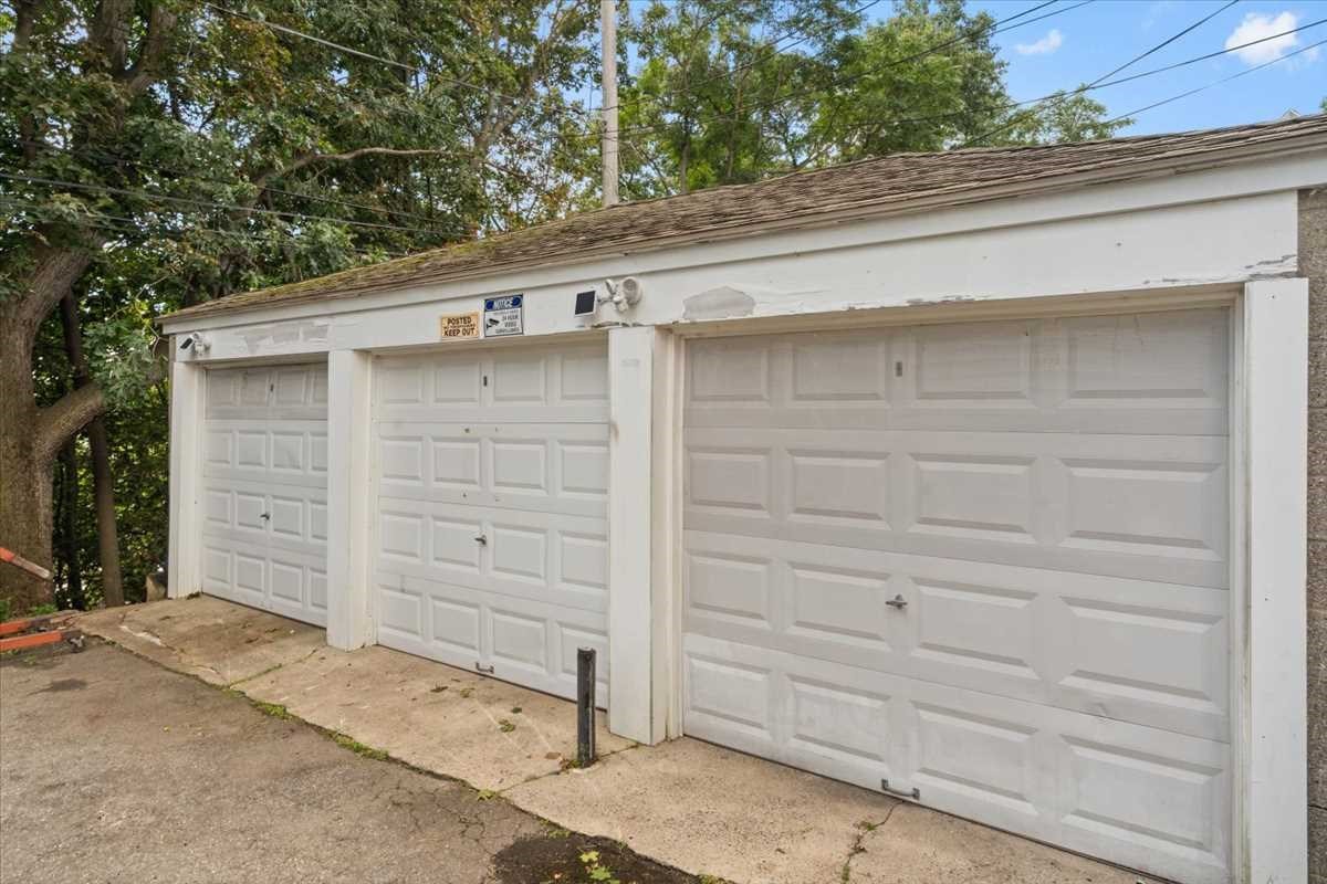 121 Illinois St Property Photo 22