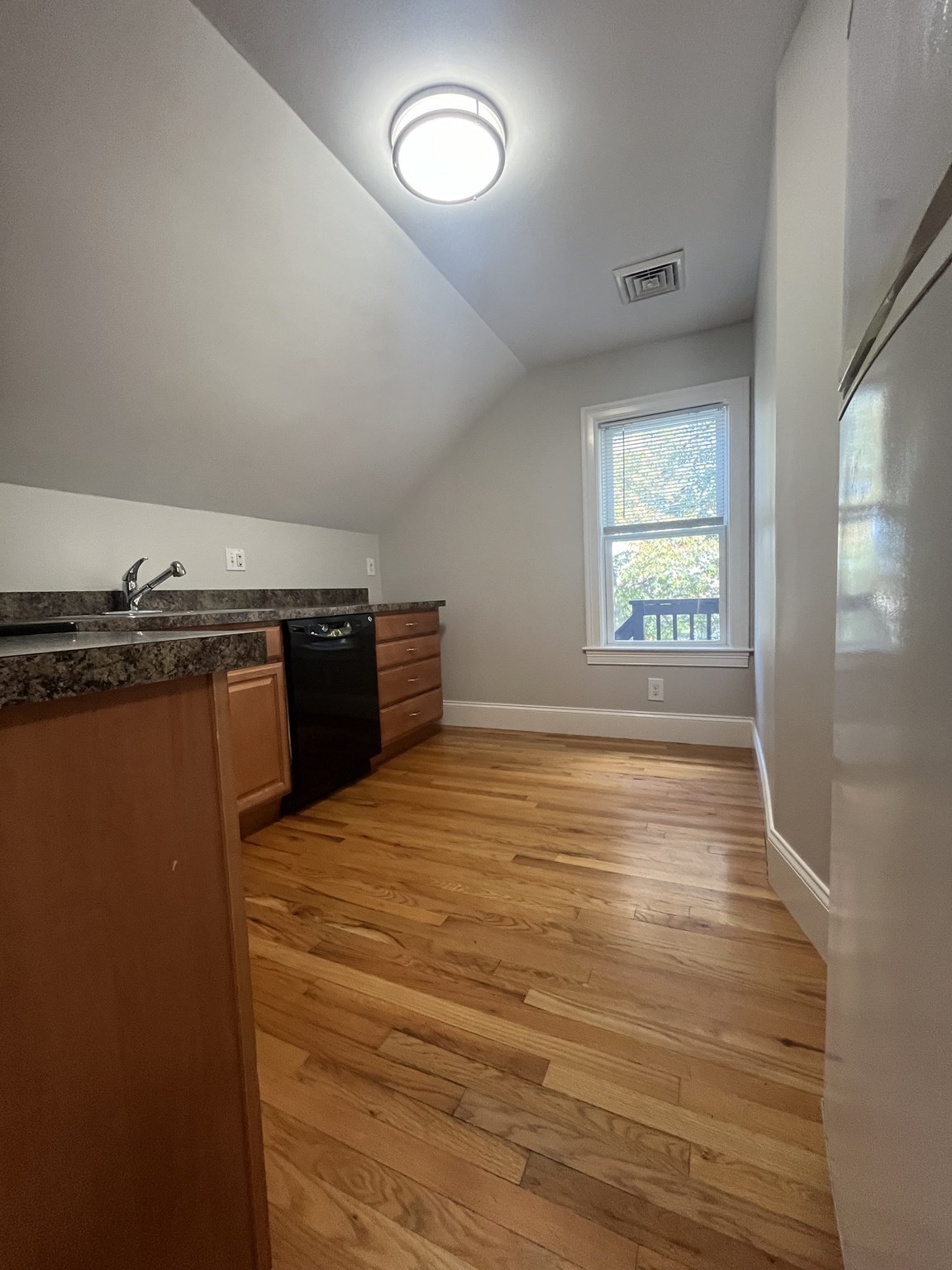 164 Ash Street # 3 Property Photo 4