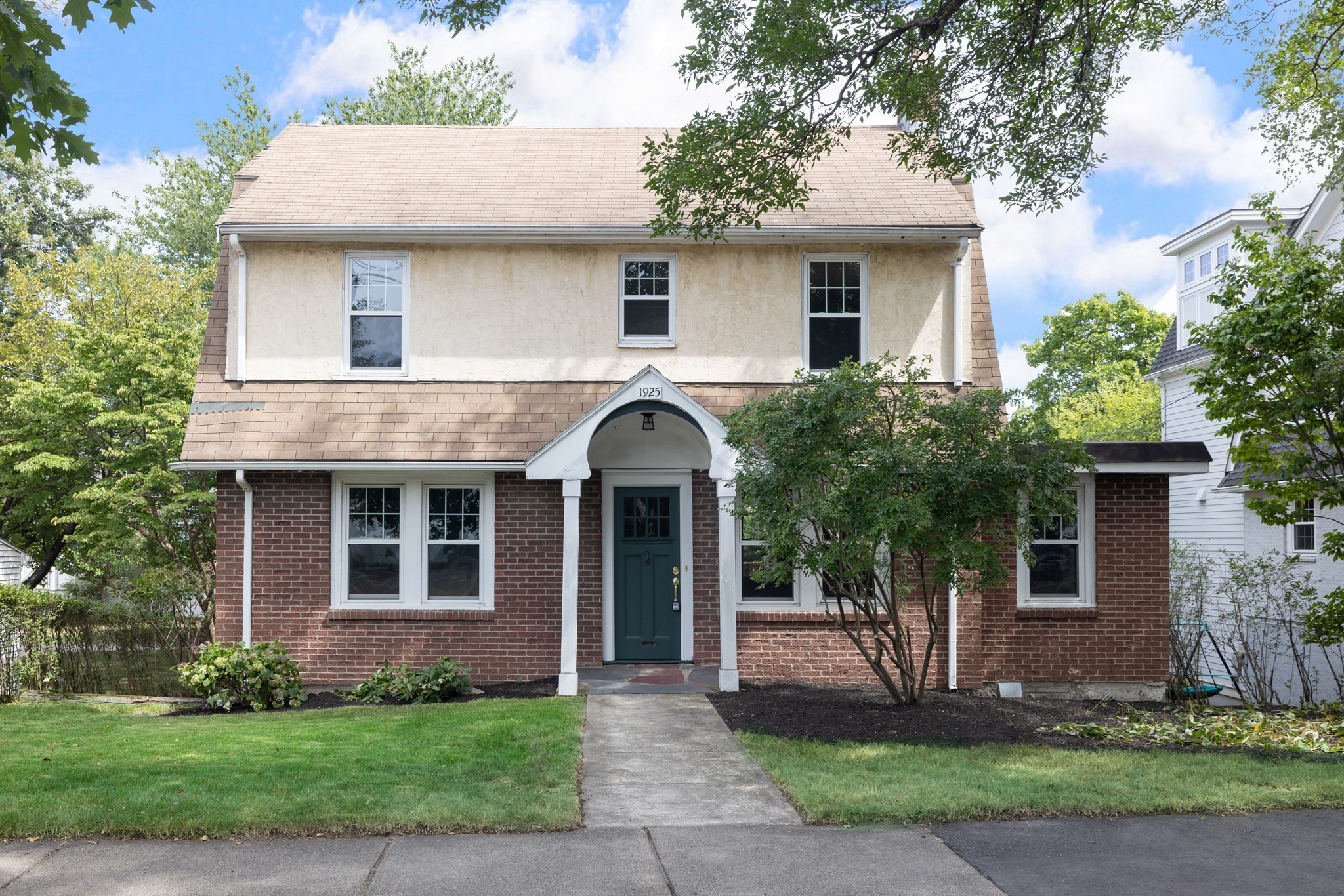 1925 Commonwealth Ave Property Photo 2