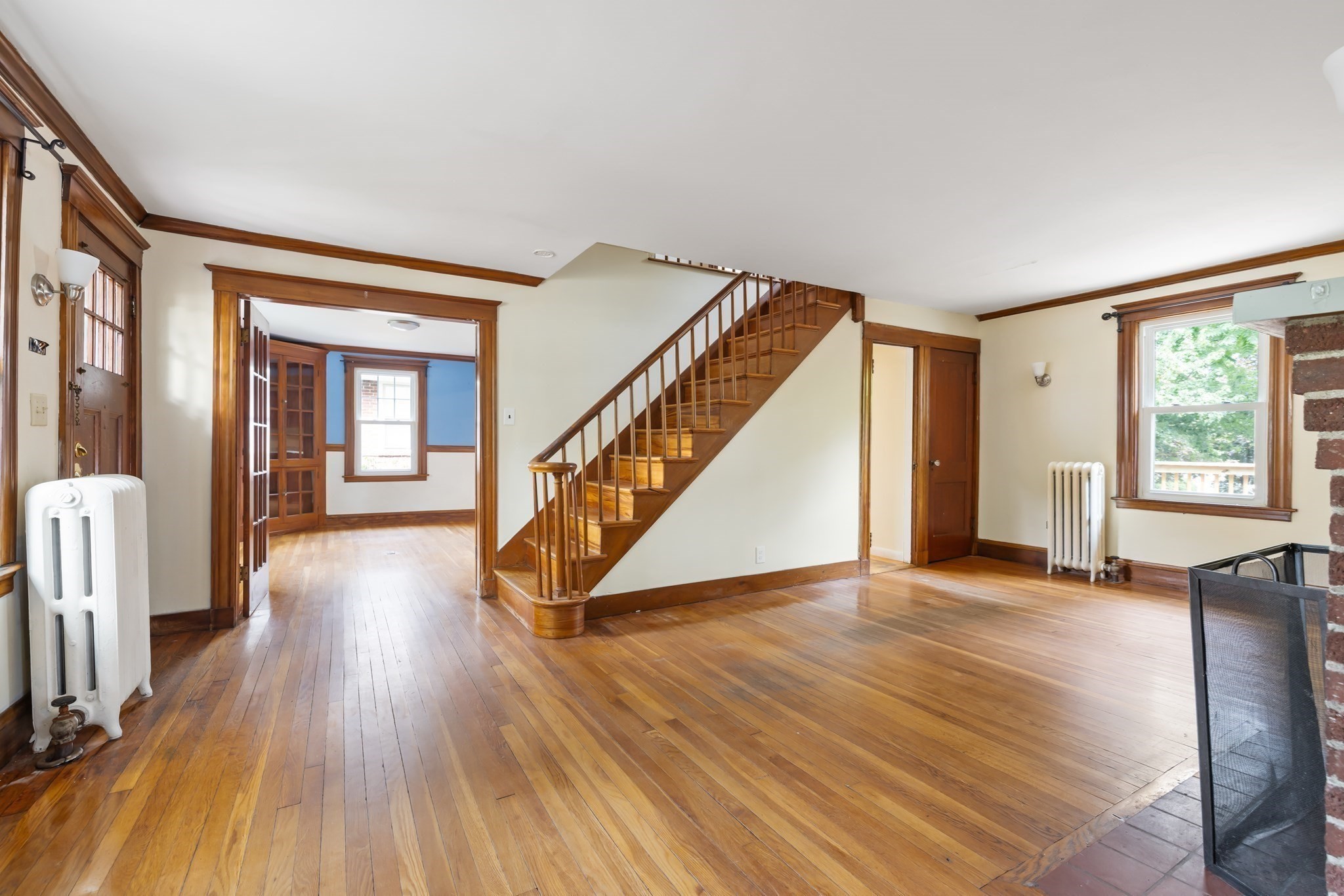 1925 Commonwealth Ave Property Photo 3