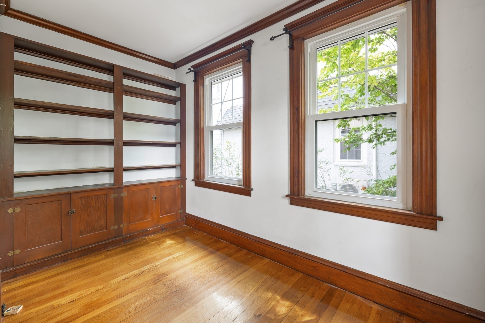 1925 Commonwealth Ave Property Photo 7
