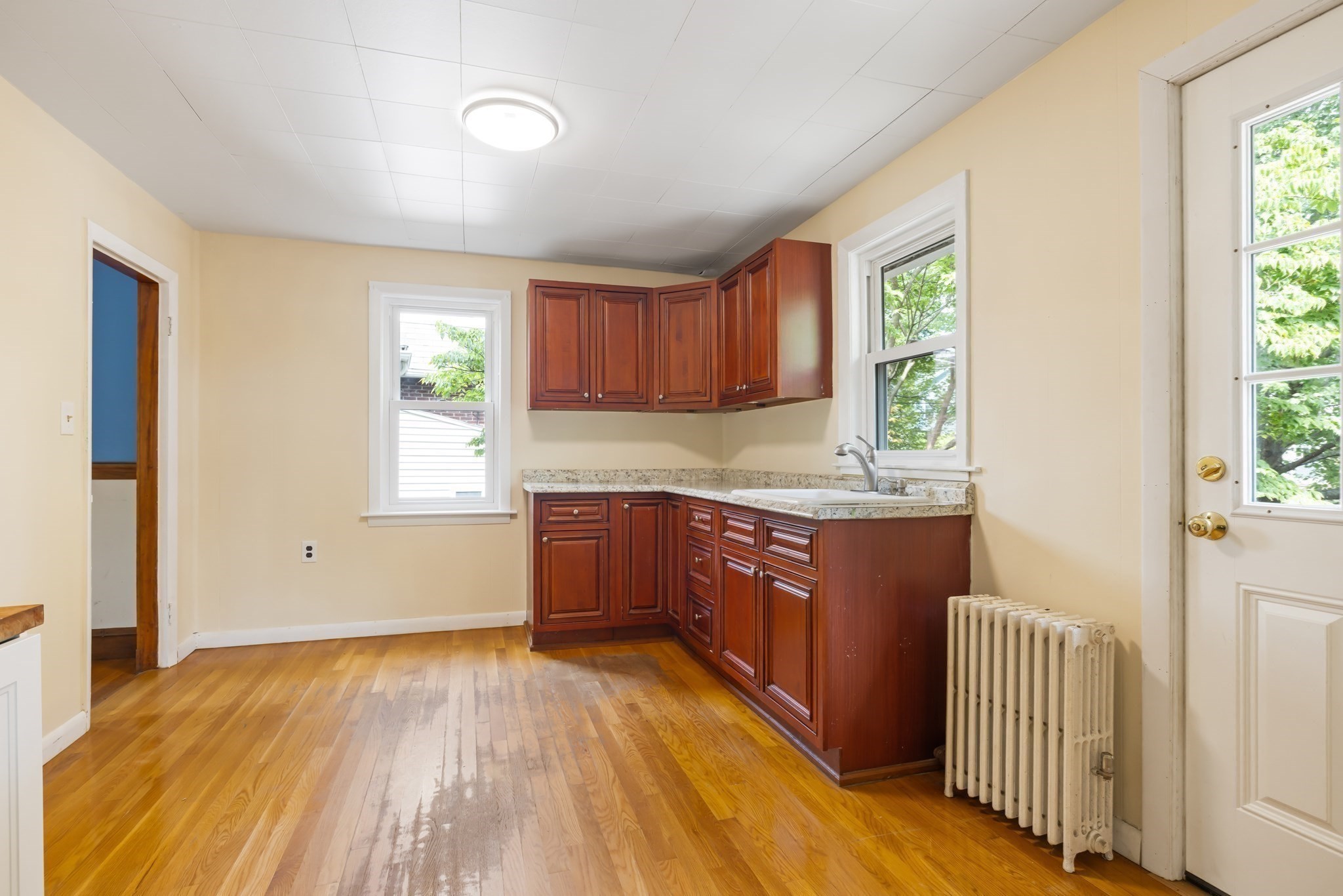1925 Commonwealth Ave Property Photo 9