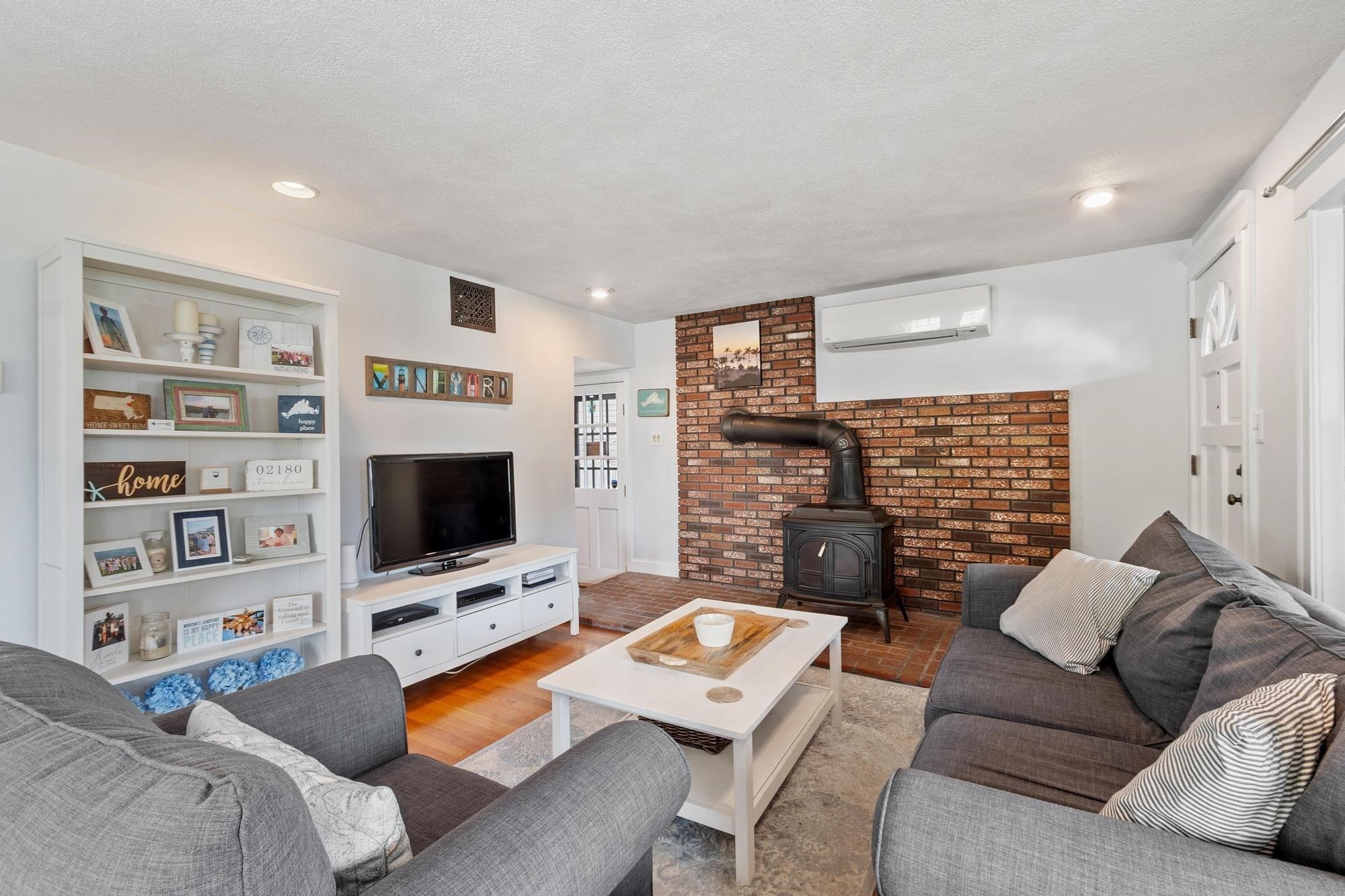 73 Summer Street Property Photo 4