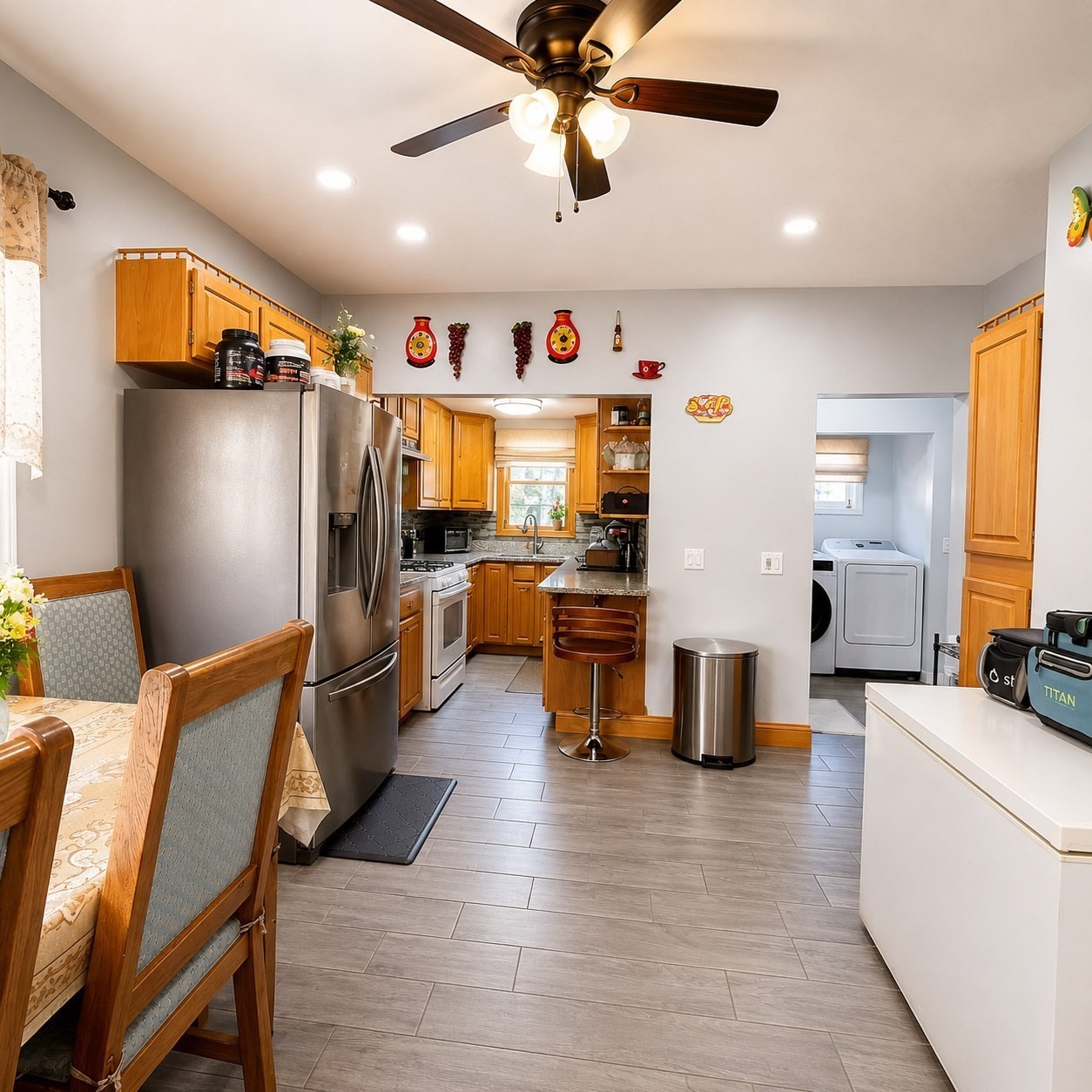 58 Pleasant St Property Photo 4