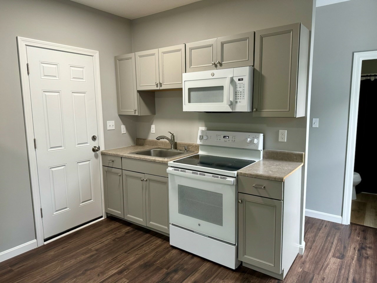 38 Emmons St # 1r Property Photo 3