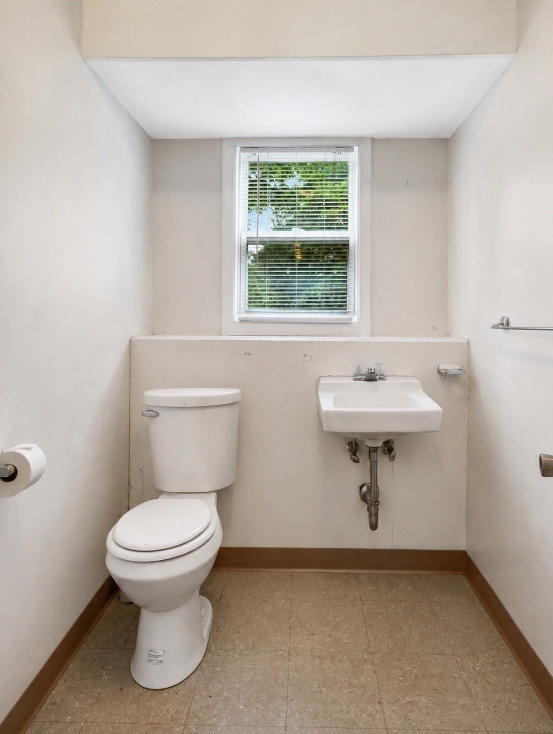 16 Andrew Avenue Property Photo 29
