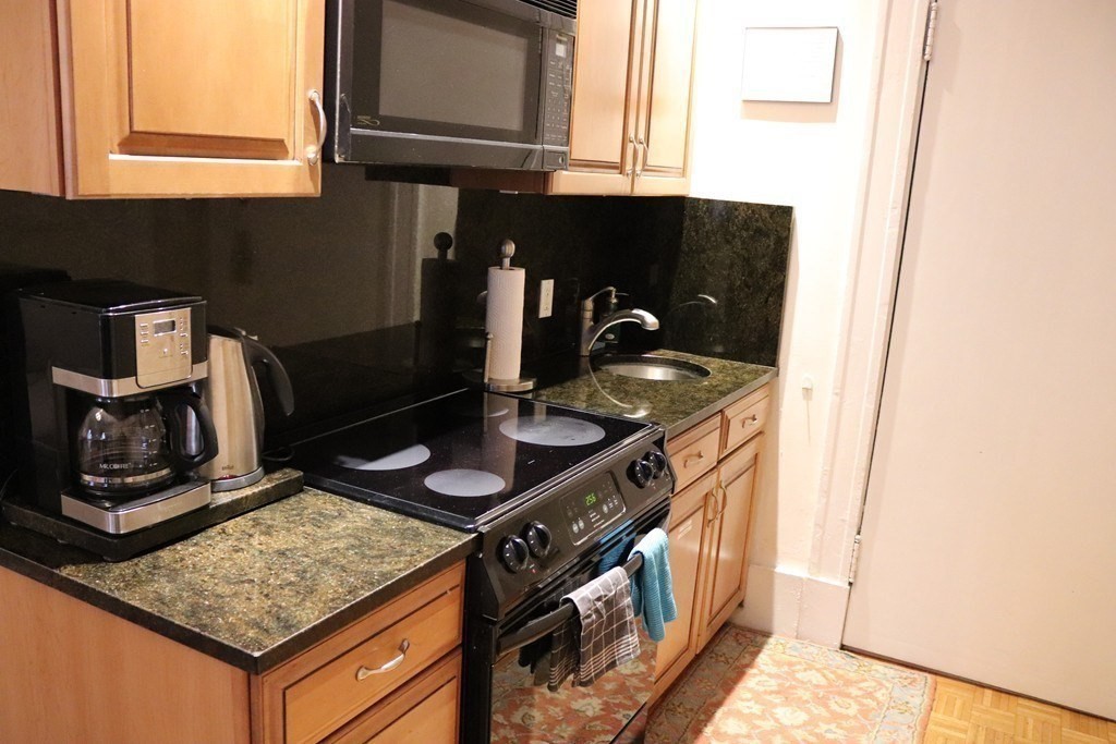 21 Beacon St # 3r Property Photo 2