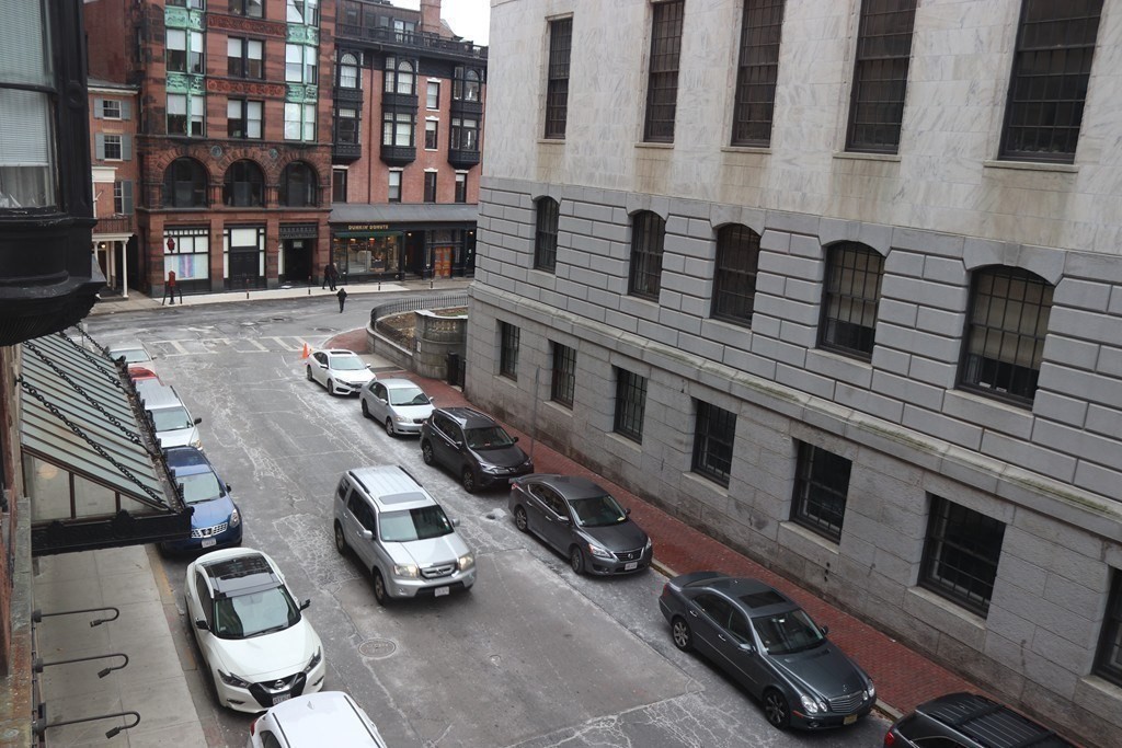 21 Beacon St # 3r Property Photo 8