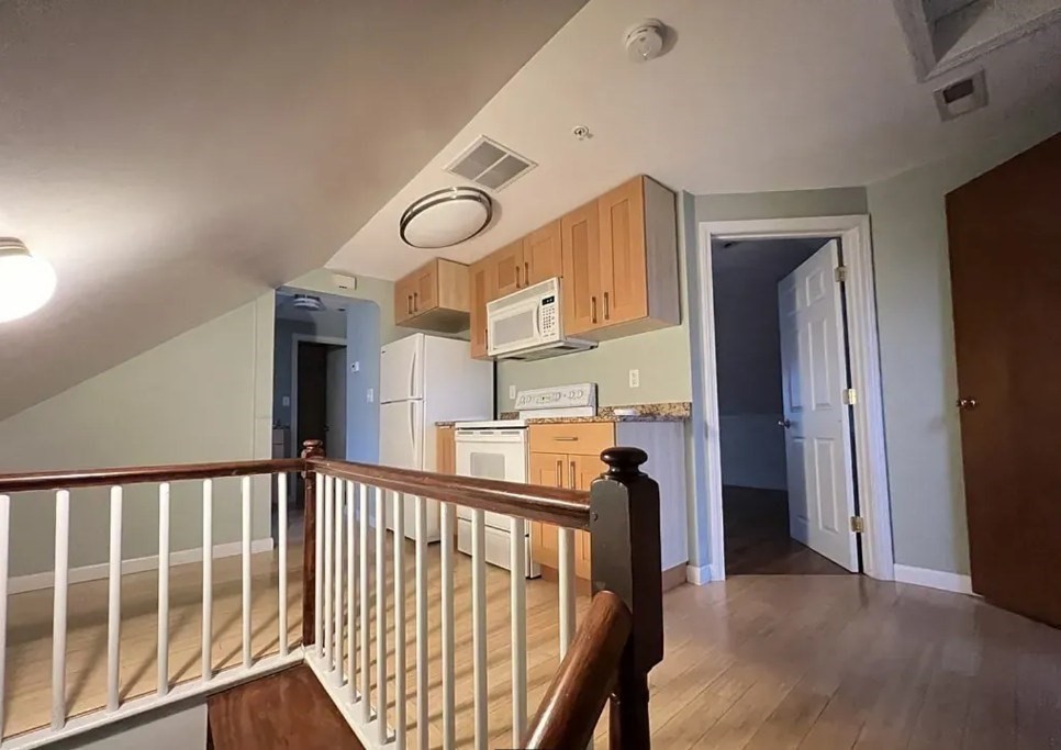 20 Pearl St # 3 Property Photo 3