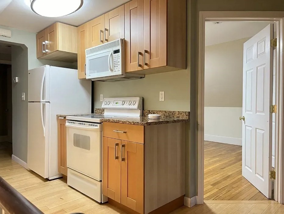 20 Pearl St # 3 Property Photo 5