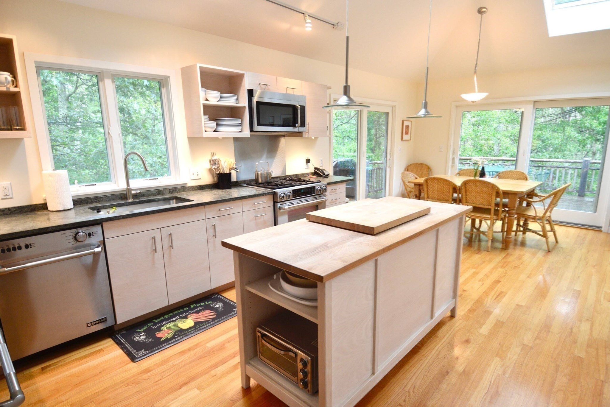 18 Sylvan Avenue Property Photo 11