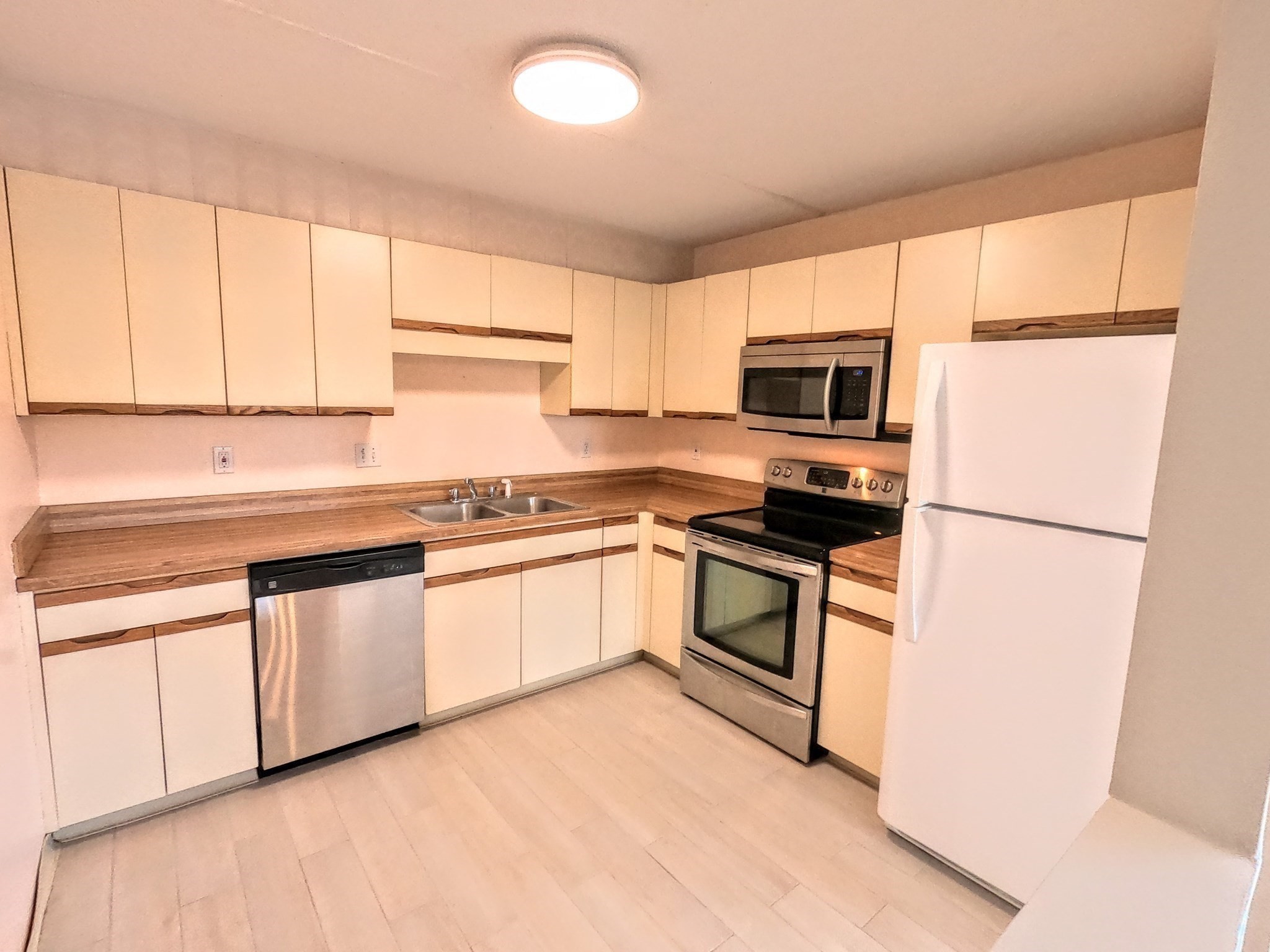 200 Cove Way # 513 Property Photo 4